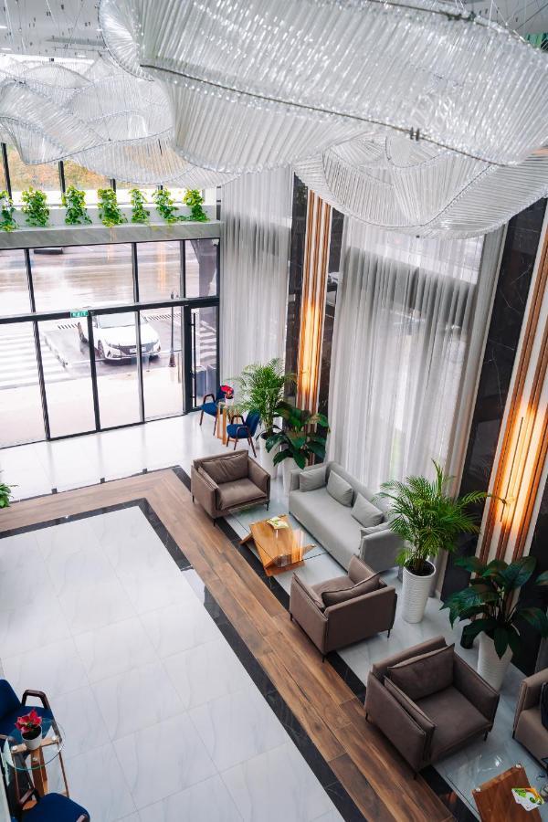 Cosmopolitan Hotel 奇姆肯特 外观 照片